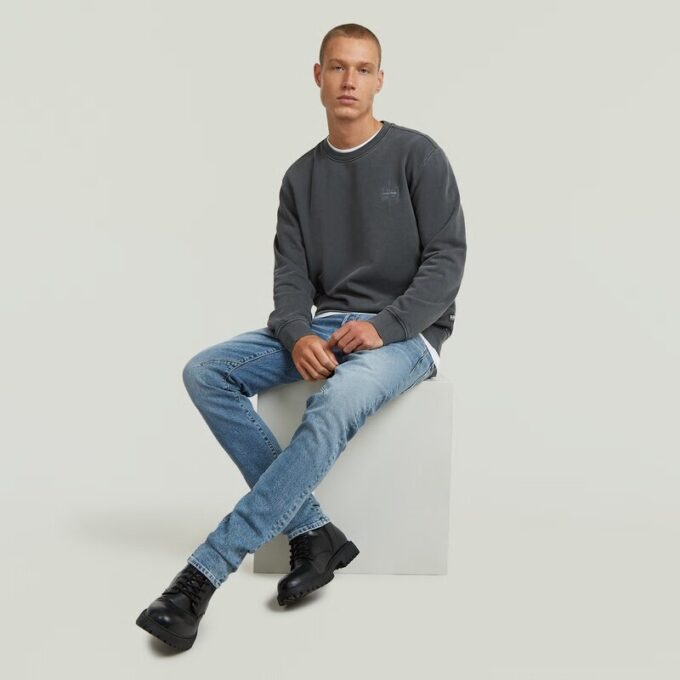 Överfärgad tröja med logotyp Överfärgad tröja med logotyp